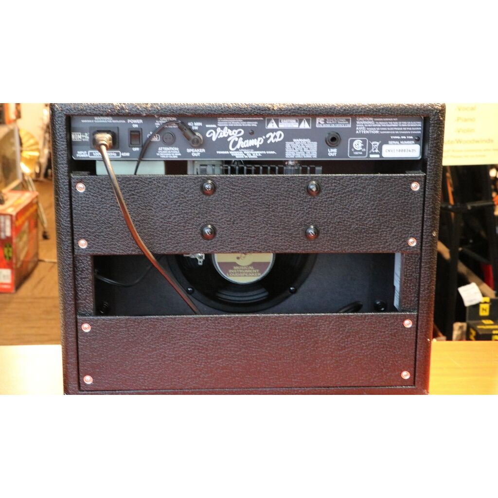 Fender Vibro Champ XD Tube/Modelling Amplifier 2010 - Image 6