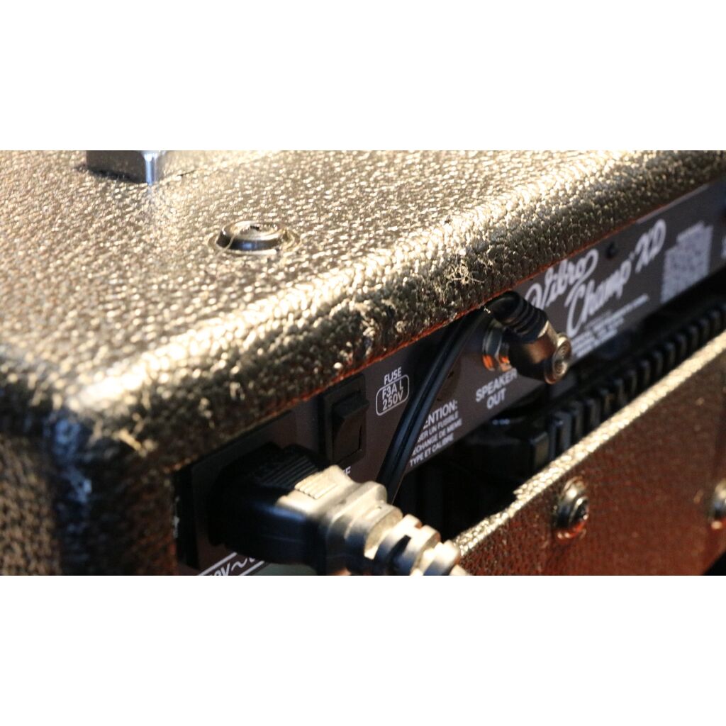 Fender Vibro Champ XD Tube/Modelling Amplifier 2010 - Image 12
