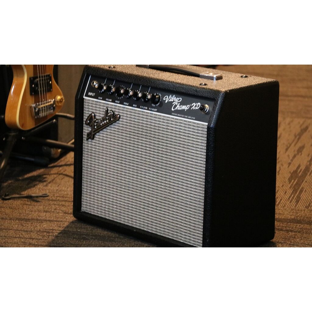 Fender Vibro Champ XD Tube/Modelling Amplifier 2010 - Image 3
