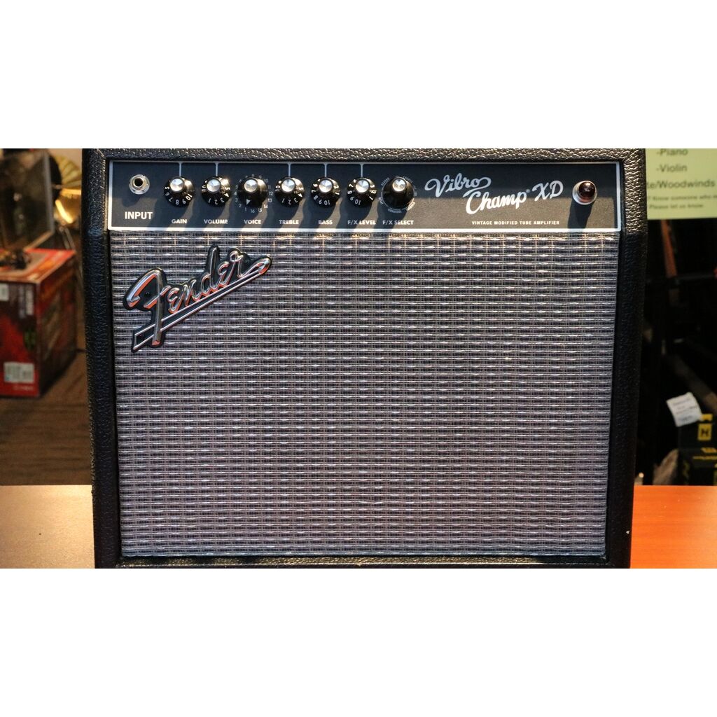 Fender Vibro Champ XD Tube/Modelling Amplifier 2010 - Image 2